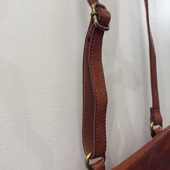 Fossil Brown Leather Crossbody Bag - great condition - adjustable straps - Picture 6 of 8